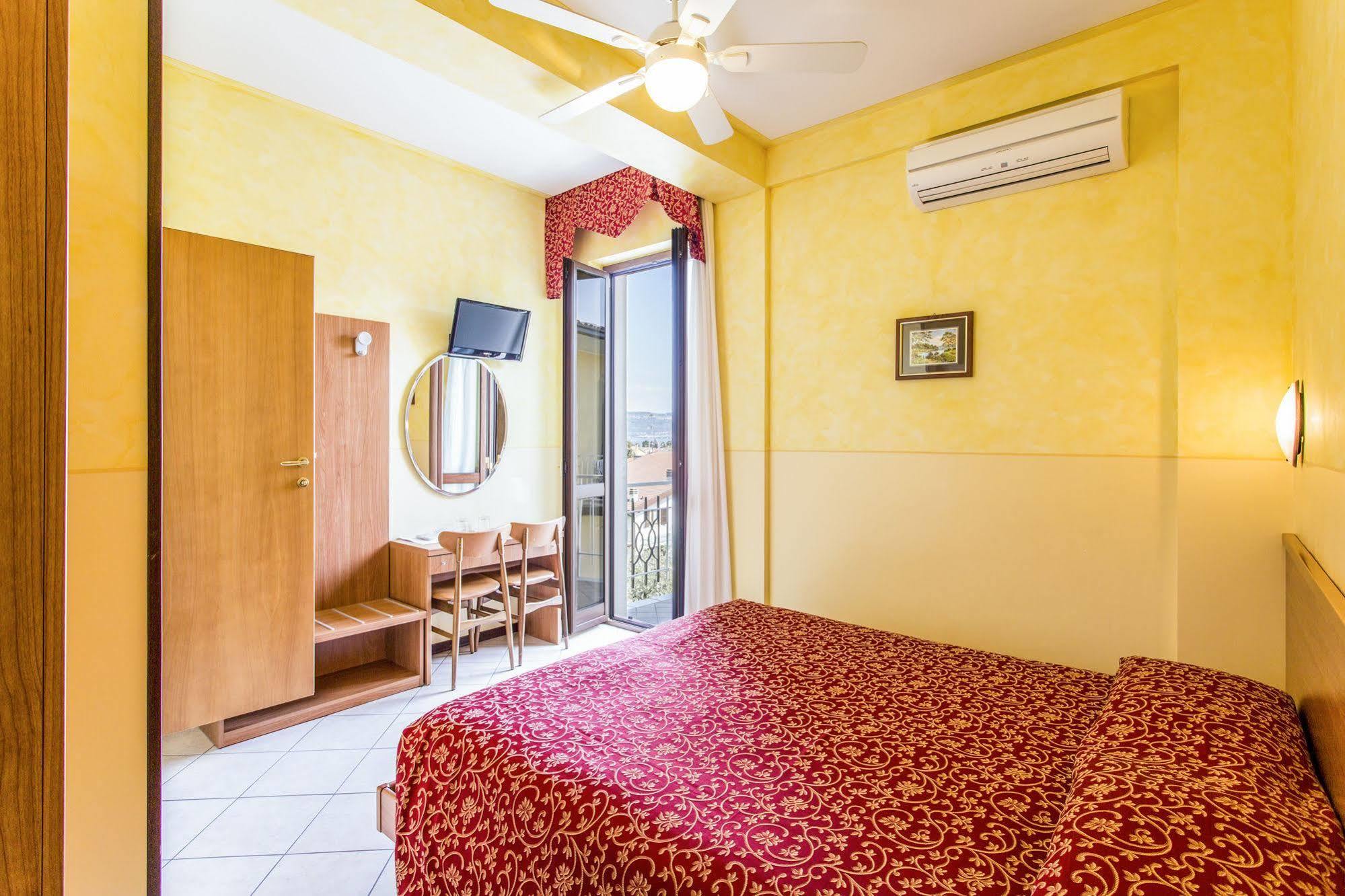 Hotel Sorriso Toscolano Maderno Exteriér fotografie